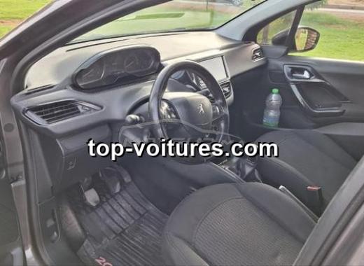 Peugeot 208 2018 — photo 3