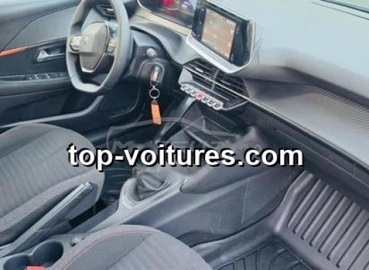 Peugeot 208 2023 — photo 2