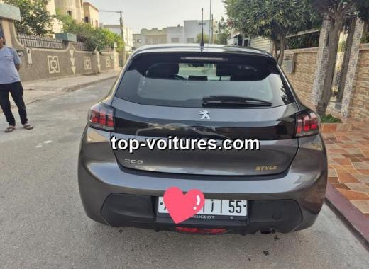 Peugeot 208 2023 — photo 2