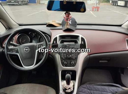 Opel Astra 2010 — photo 2