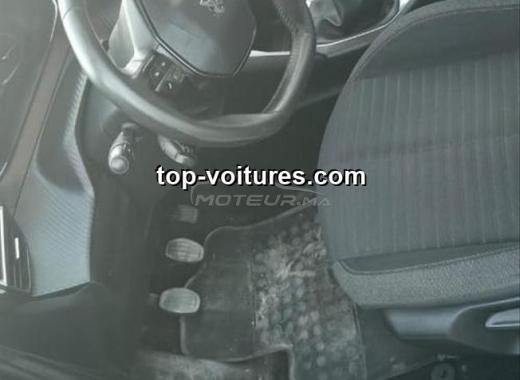 Peugeot 208 2023 — photo 6