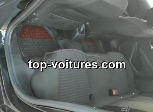 Peugeot 208 2023 — photo 3
