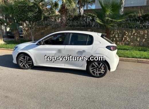 Peugeot 208 2023 — photo 3