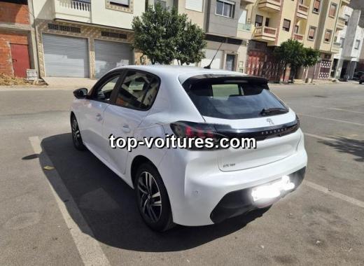 Peugeot 208 2023 — photo 2