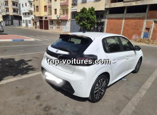 Peugeot 208 2023 — photo 3